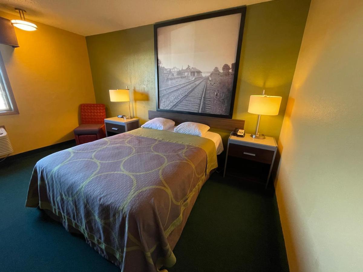 Super 8 By Wyndham Van Buren/Ft. Smith Area Exterior photo